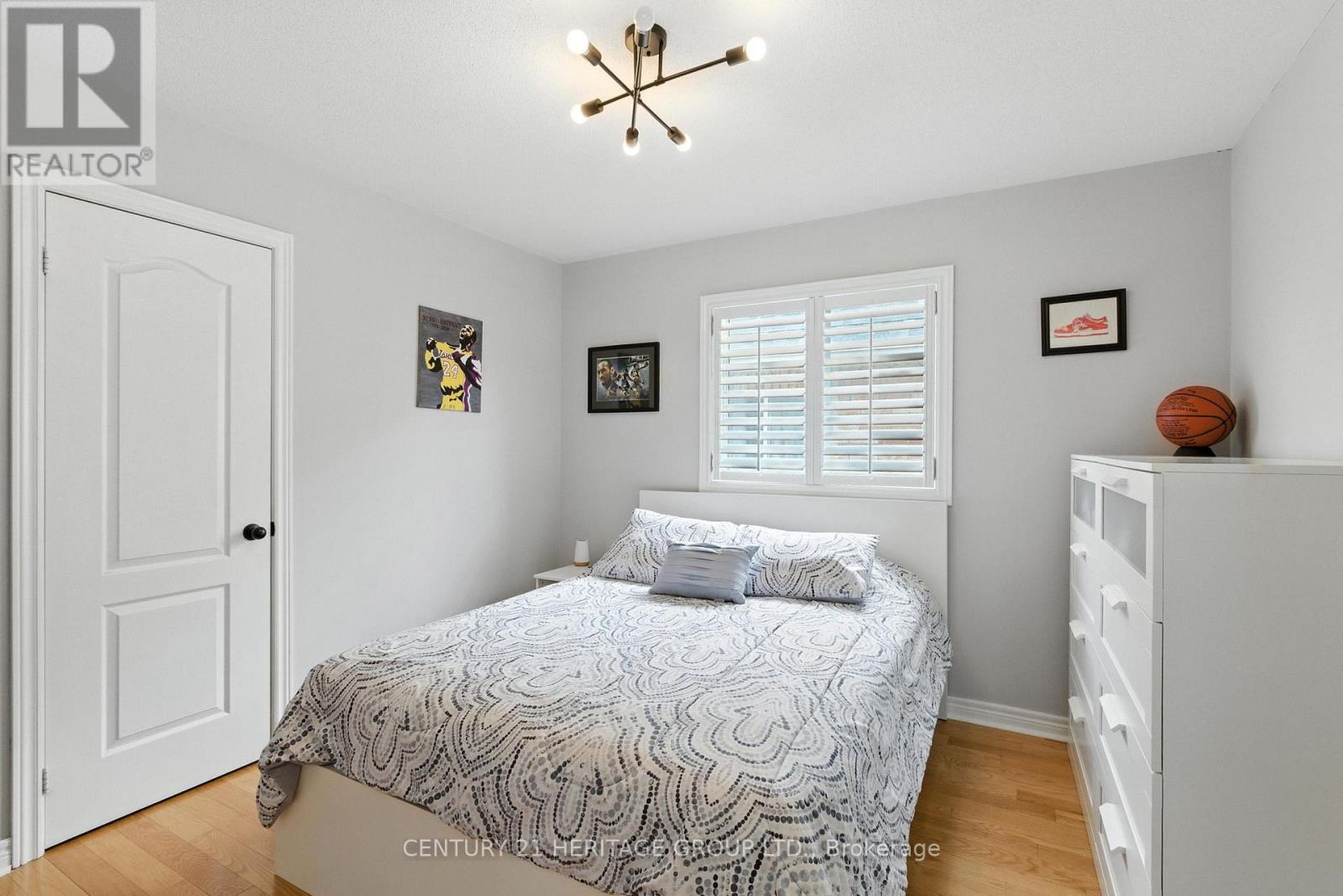 106 Laurendale Avenue, Georgina, Ontario  L4P 4E8 - Photo 17 - N12414371