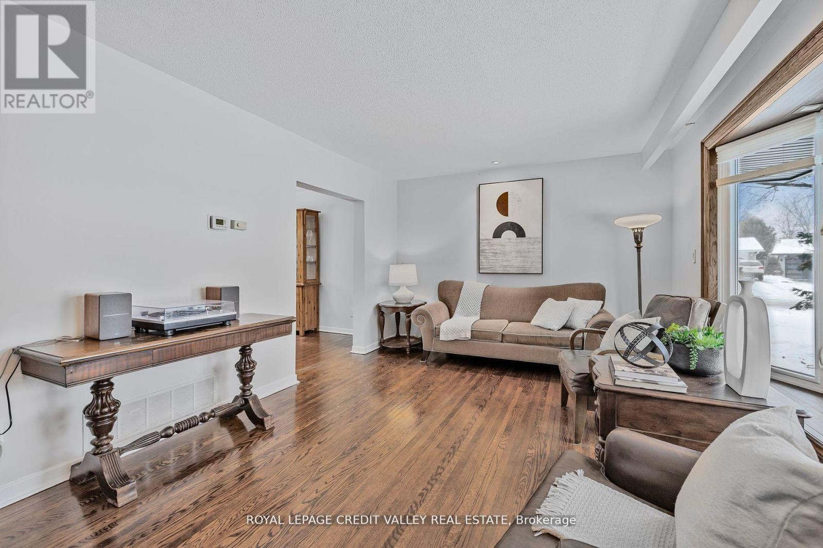 36 Lockton Crescent, Brampton, Ontario  L6W 1C3 - Photo 8 - W12418581