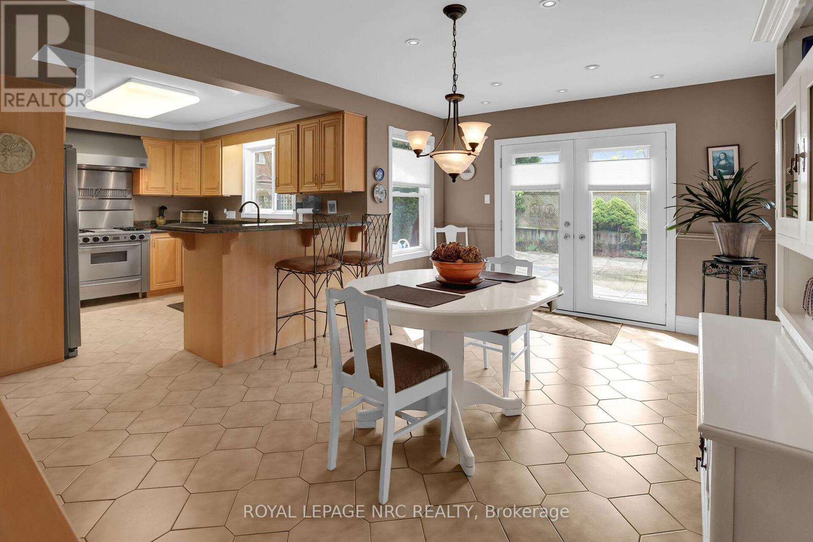 1152 Rushbrooke Drive, Oakville, Ontario  L6M 1K1 - Photo 14 - W12423178