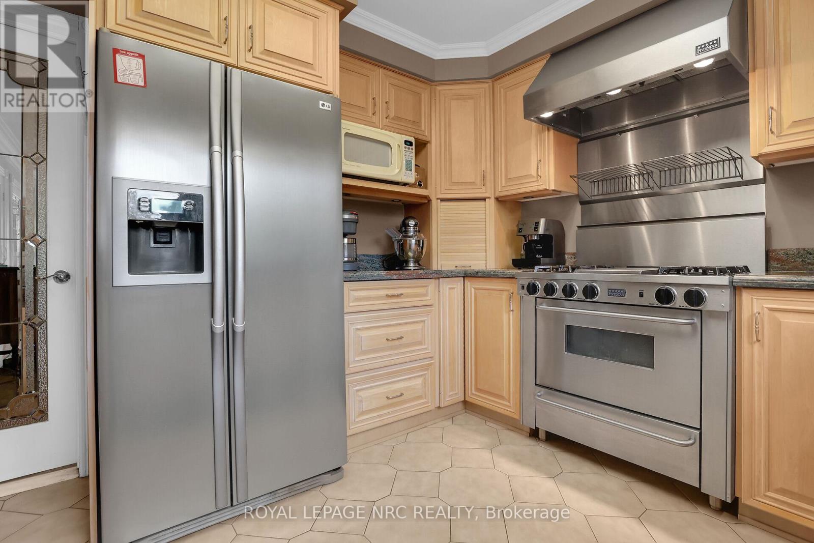 1152 Rushbrooke Drive, Oakville, Ontario  L6M 1K1 - Photo 18 - W12423178