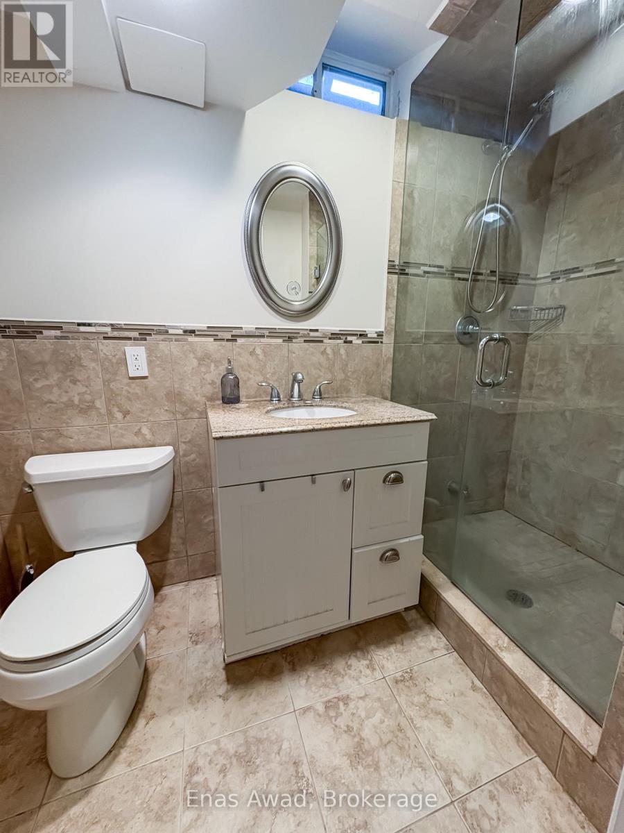 3072 Patrick Crescent, Mississauga, Ontario  L5N 3G5 - Photo 16 - W12423249