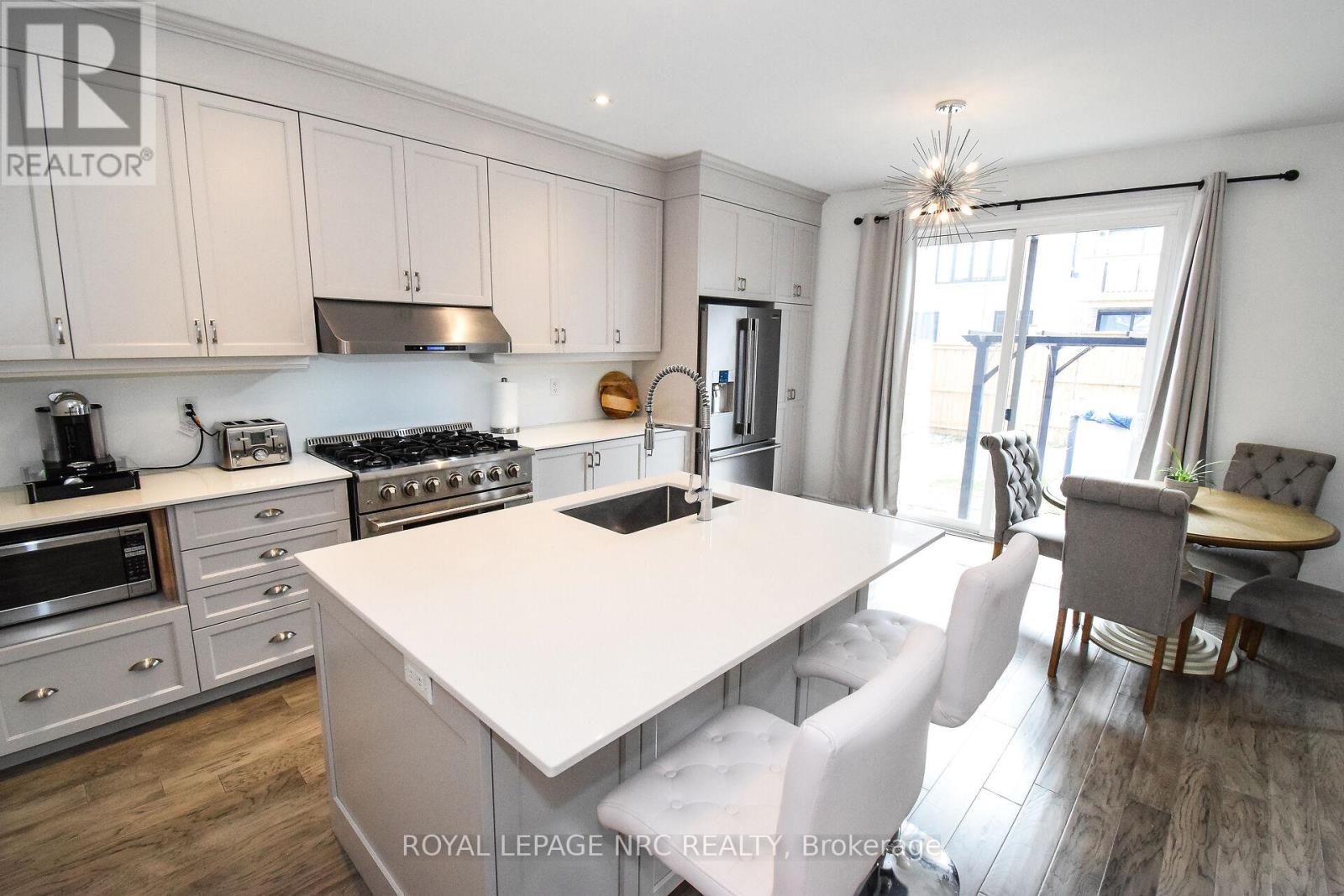 4062 Thomas Street, Lincoln, Ontario  L3J 0S5 - Photo 11 - X12423220