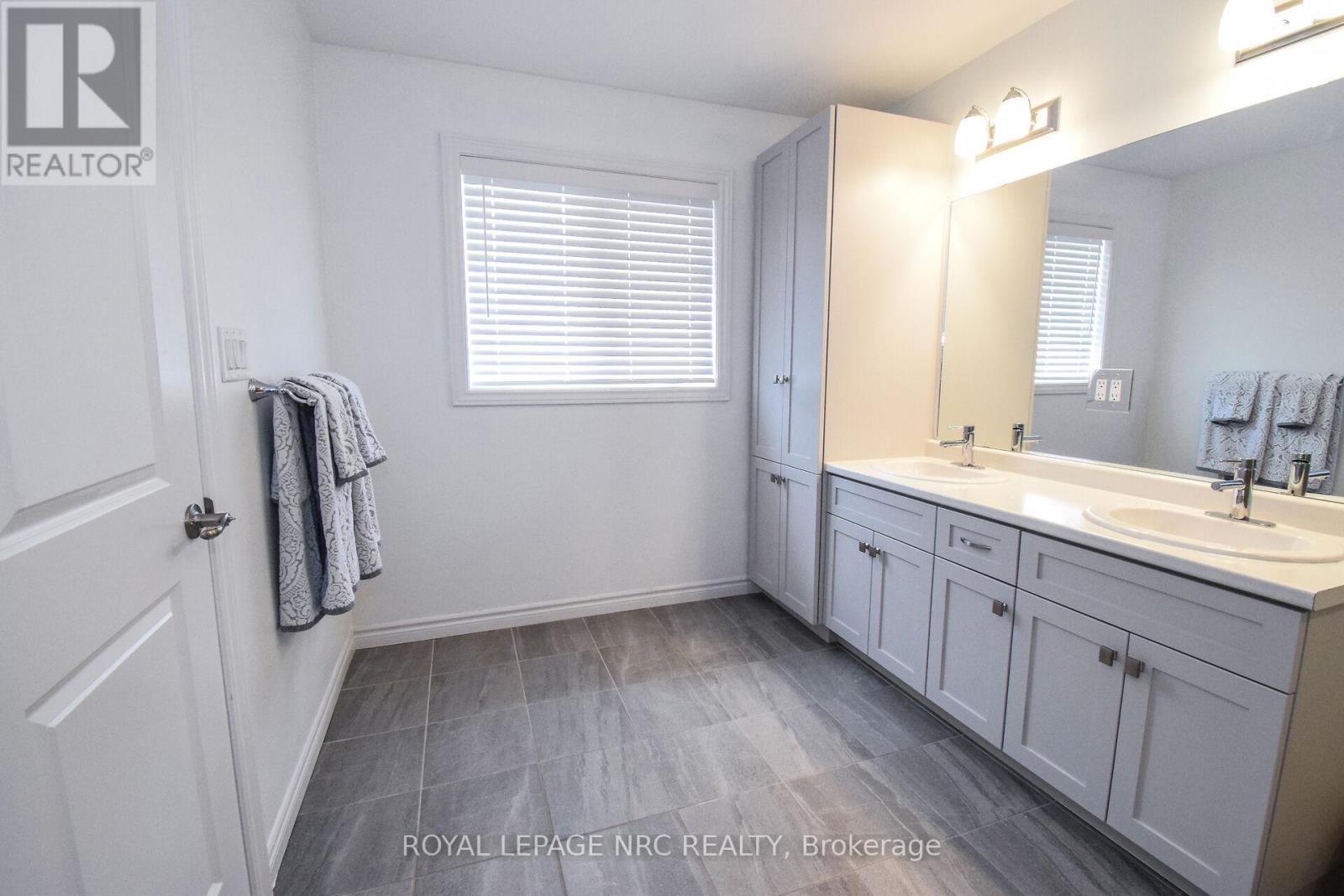 4062 Thomas Street, Lincoln, Ontario  L3J 0S5 - Photo 27 - X12423220