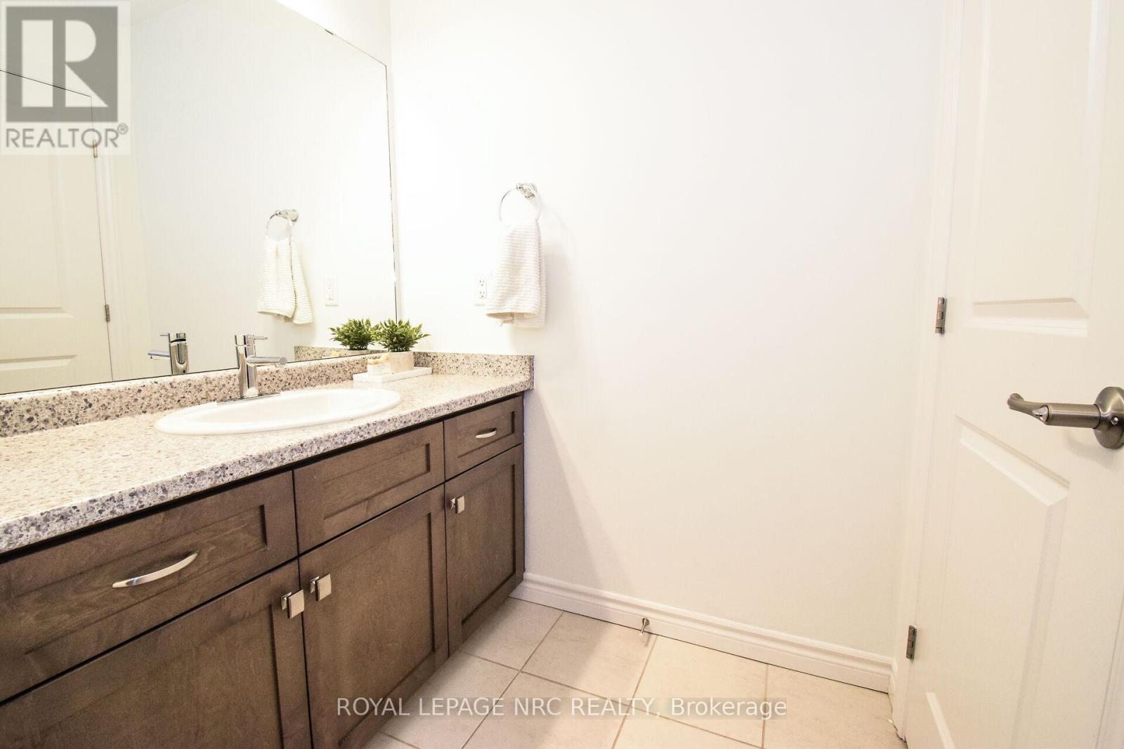 4062 Thomas Street, Lincoln, Ontario  L3J 0S5 - Photo 30 - X12423220