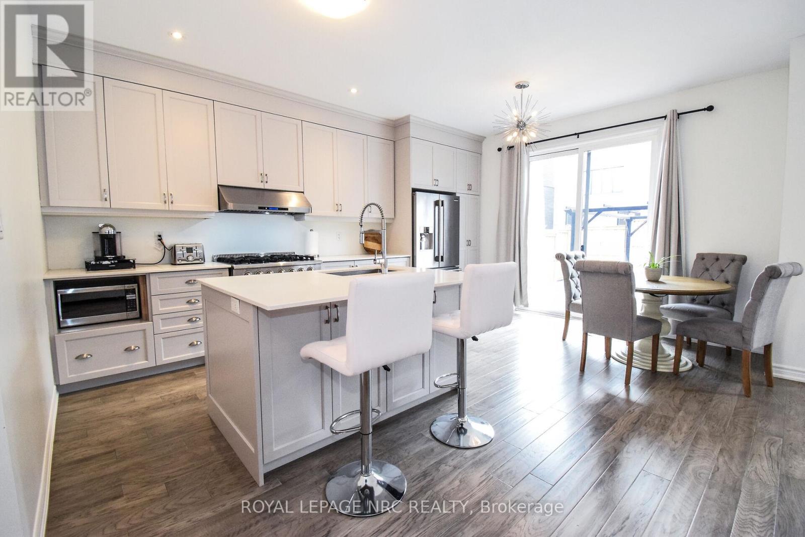 4062 Thomas Street, Lincoln, Ontario  L3J 0S5 - Photo 6 - X12423220