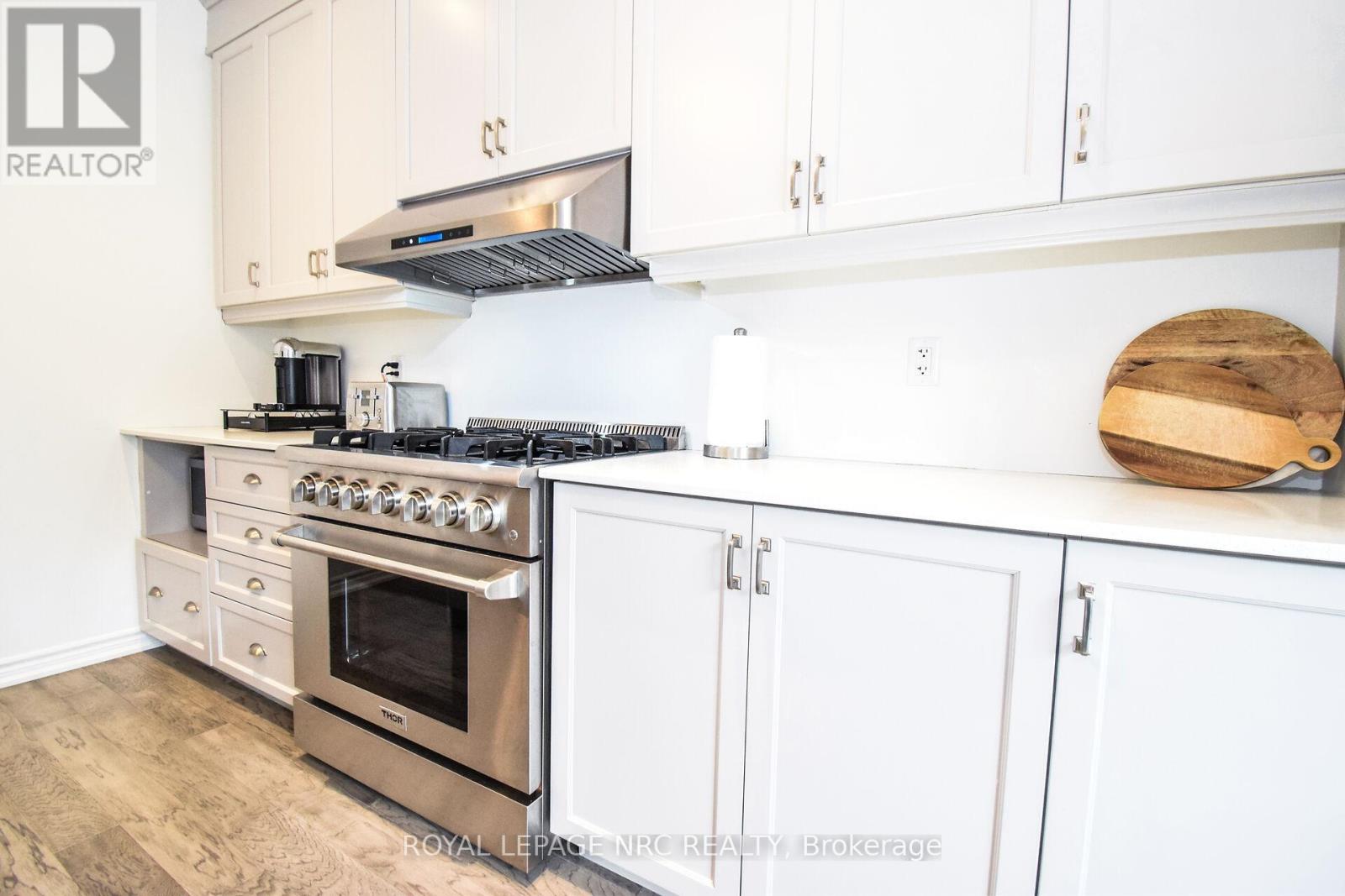 4062 Thomas Street, Lincoln, Ontario  L3J 0S5 - Photo 8 - X12423220