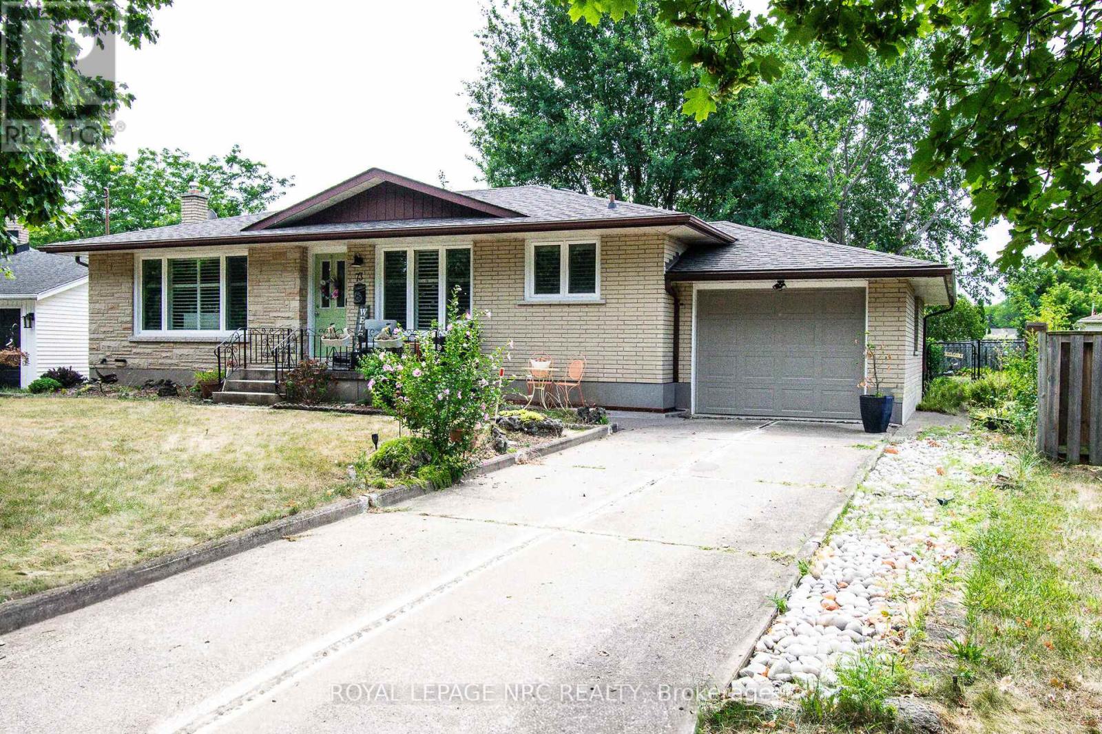 73 Lockview Crescent, St. Catharines, Ontario  L2M 2T6 - Photo 2 - X12423224