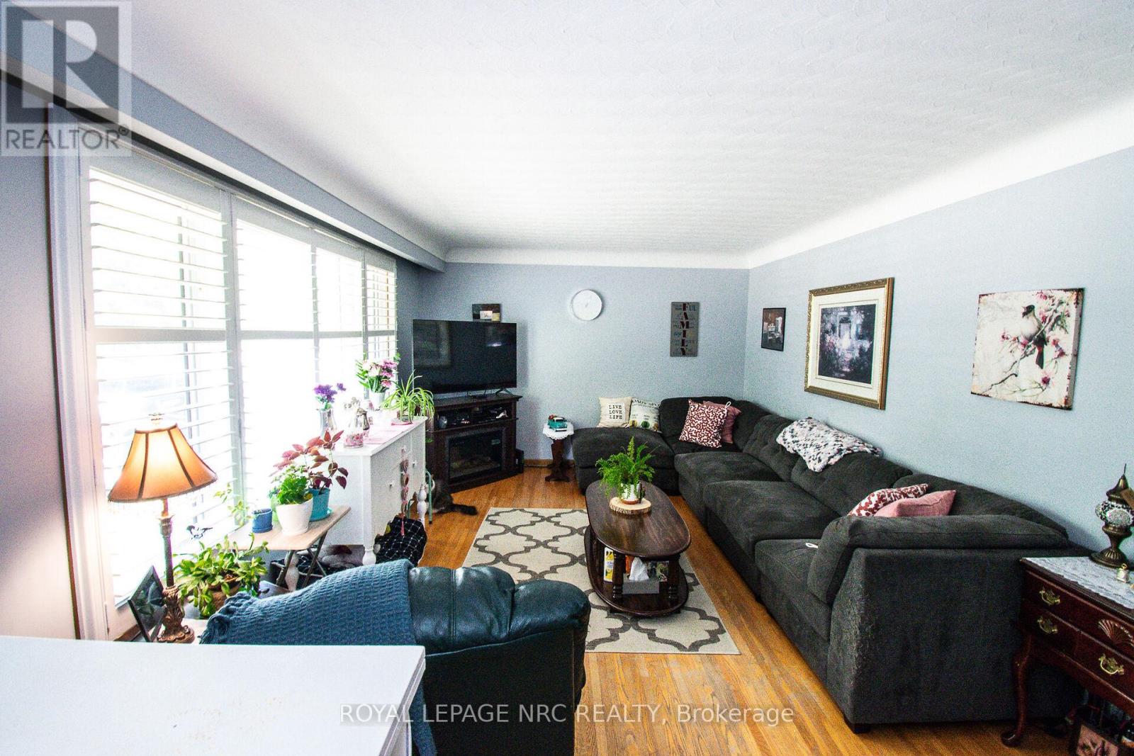 73 Lockview Crescent, St. Catharines, Ontario  L2M 2T6 - Photo 6 - X12423224
