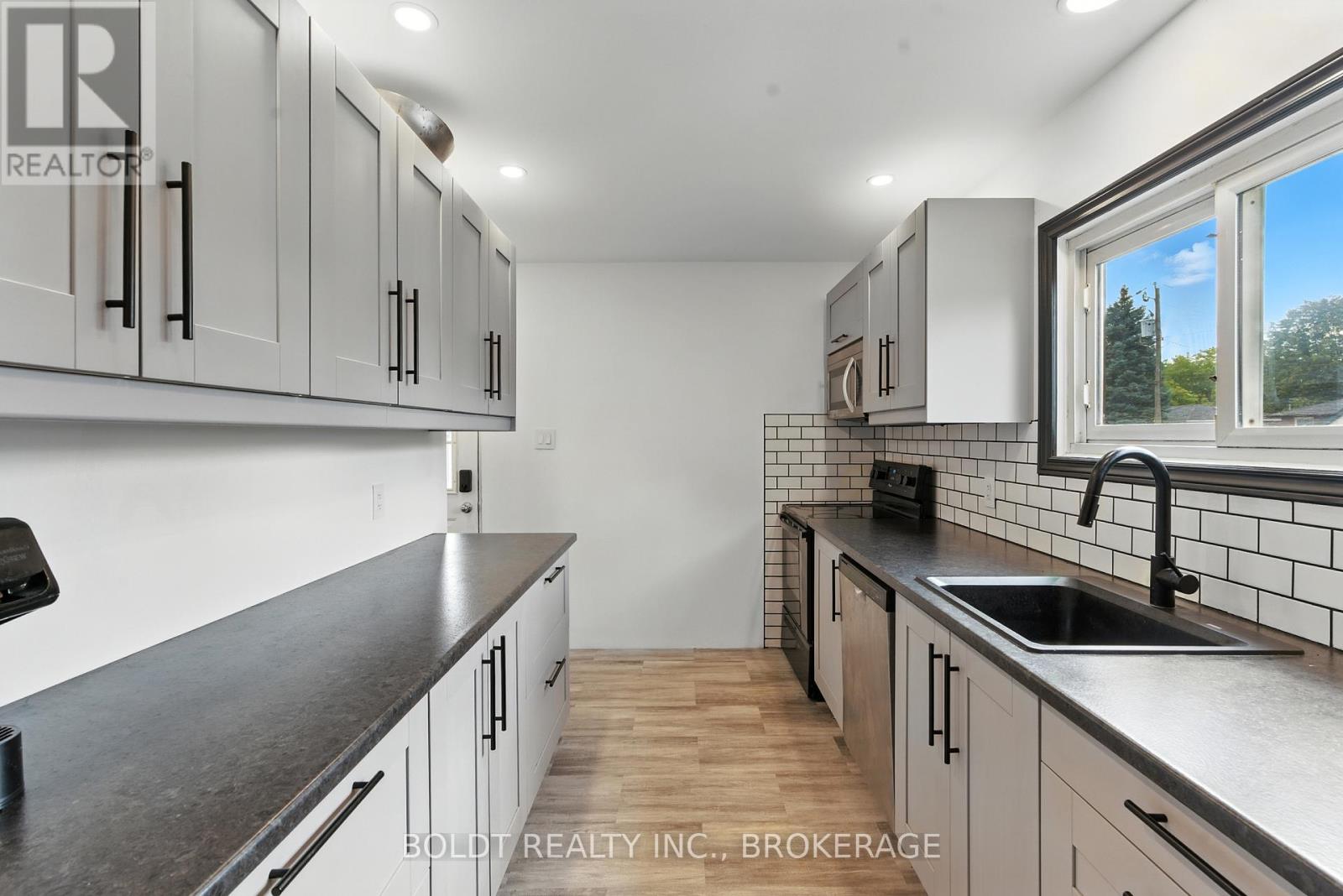 6962 Margaret Street, Niagara Falls, Ontario  L2G 2V9 - Photo 11 - X12423251
