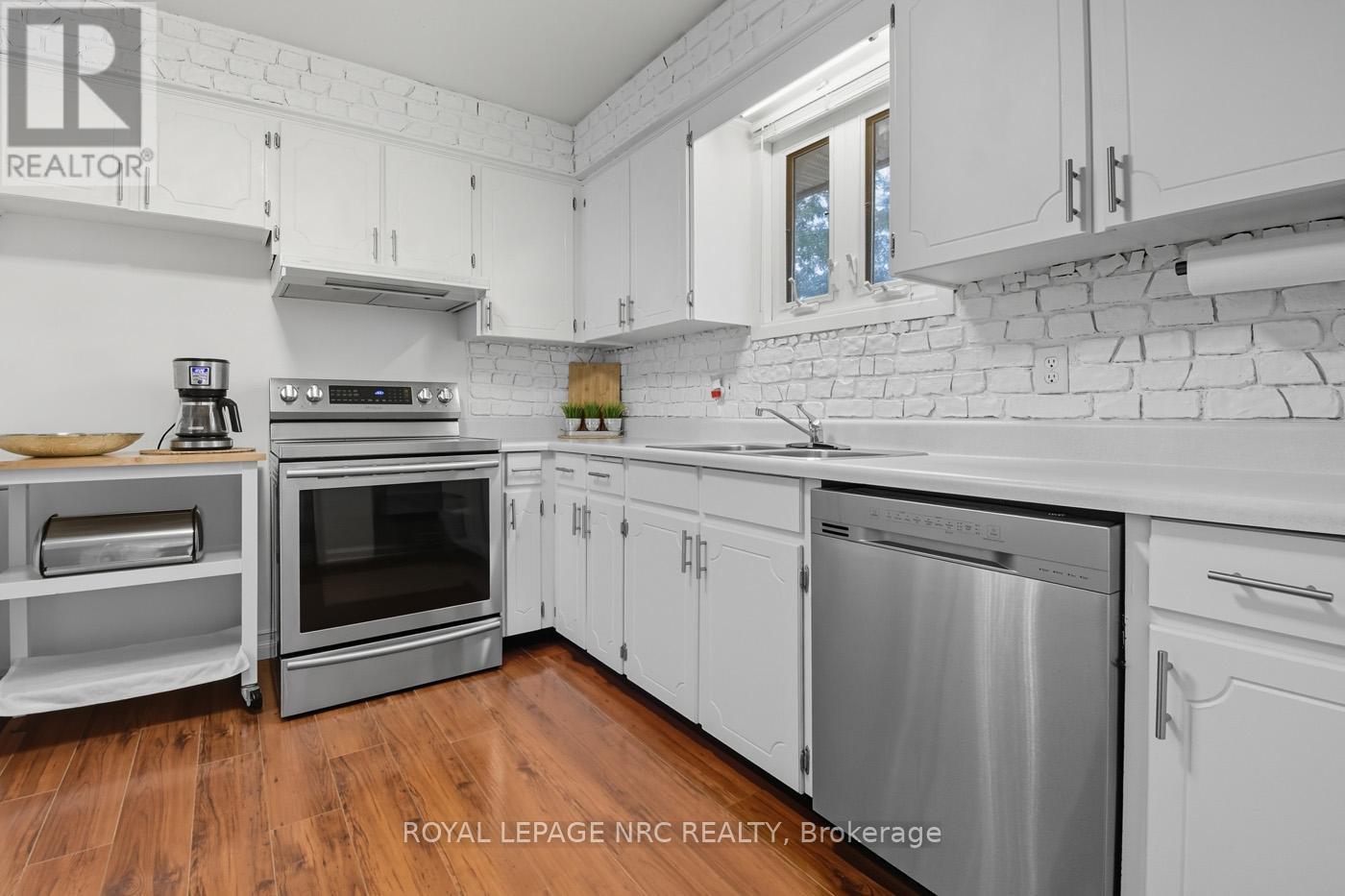 553 Wright Street, Welland, Ontario  L3B 2K6 - Photo 10 - X12423275