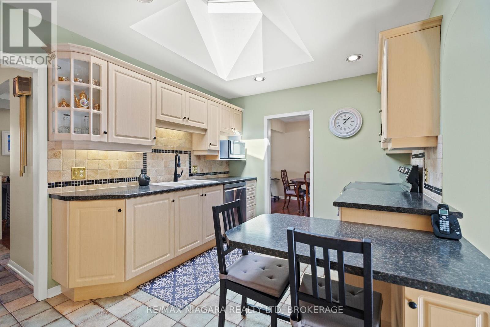 2270 Seventh Louth Street, St. Catharines, Ontario  L2R 6P7 - Photo 7 - X12423314
