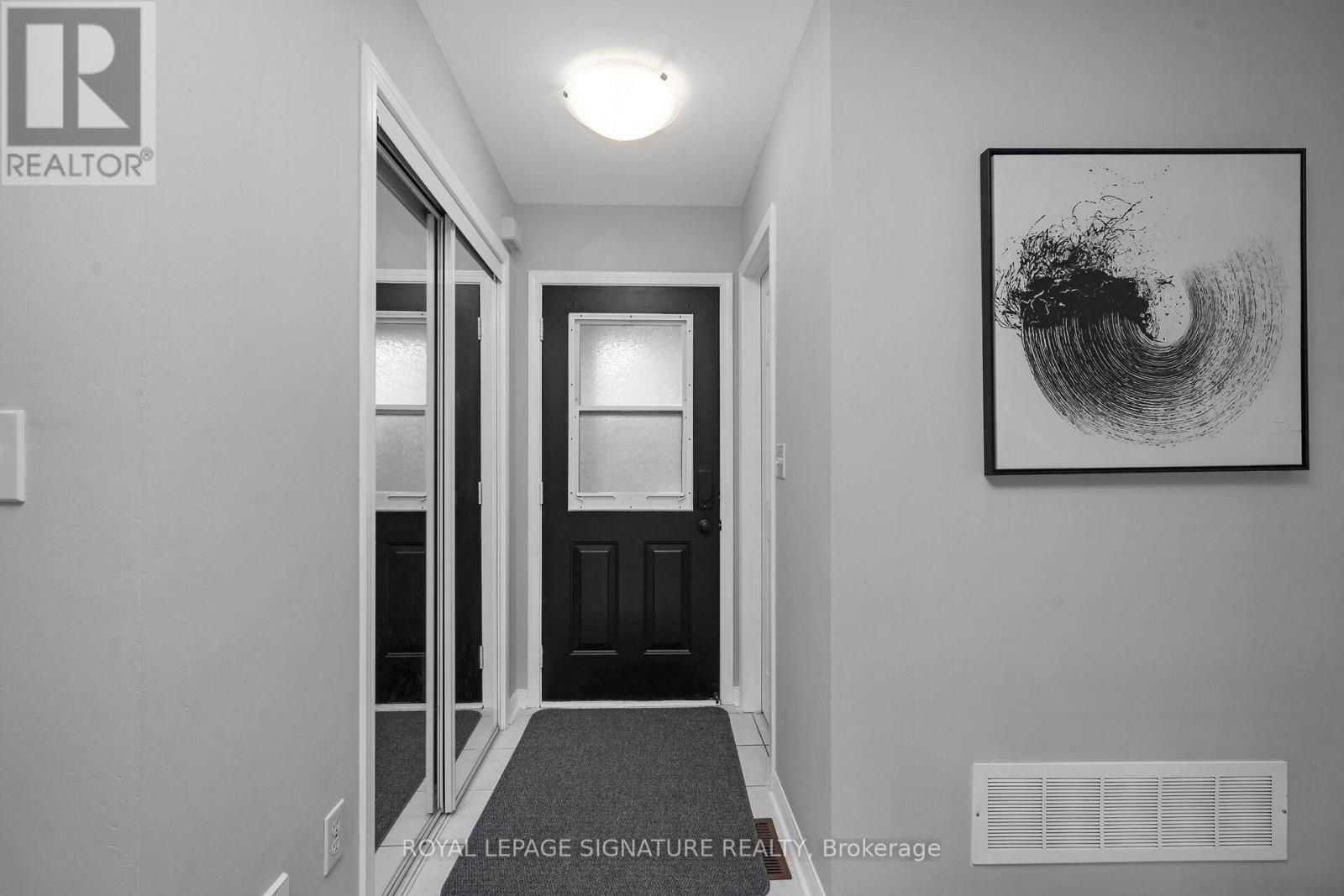 646 Kerr Trail, Milton, Ontario  L9T 5W1 - Photo 4 - W12423109