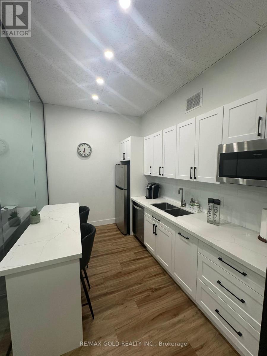 2 - 136 Guelph Street, Halton Hills, Ontario  L7G 4A1 - Photo 6 - W12423112