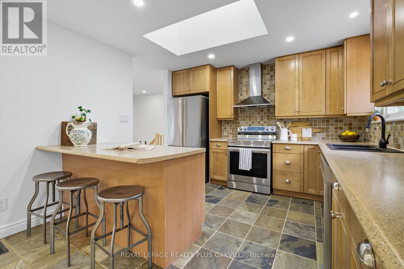 2159 Hixon Street, Oakville, Ontario  L6L 1T5 - Photo 18 - W12423126