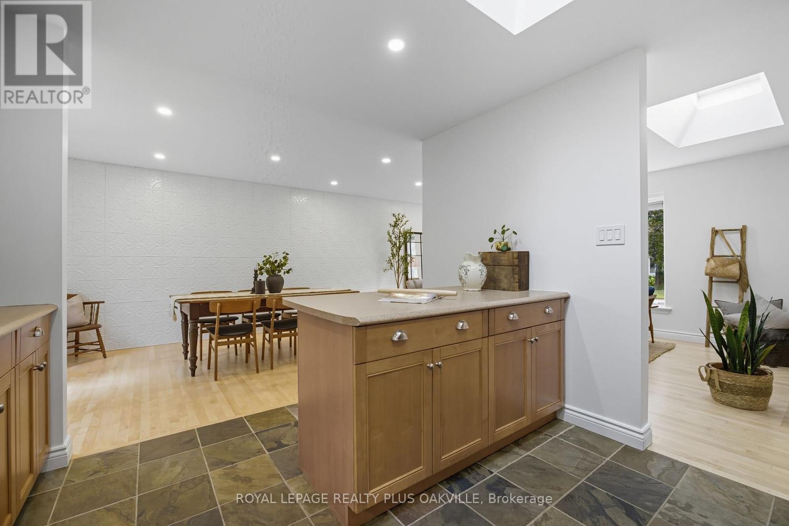 2159 Hixon Street, Oakville, Ontario  L6L 1T5 - Photo 19 - W12423126