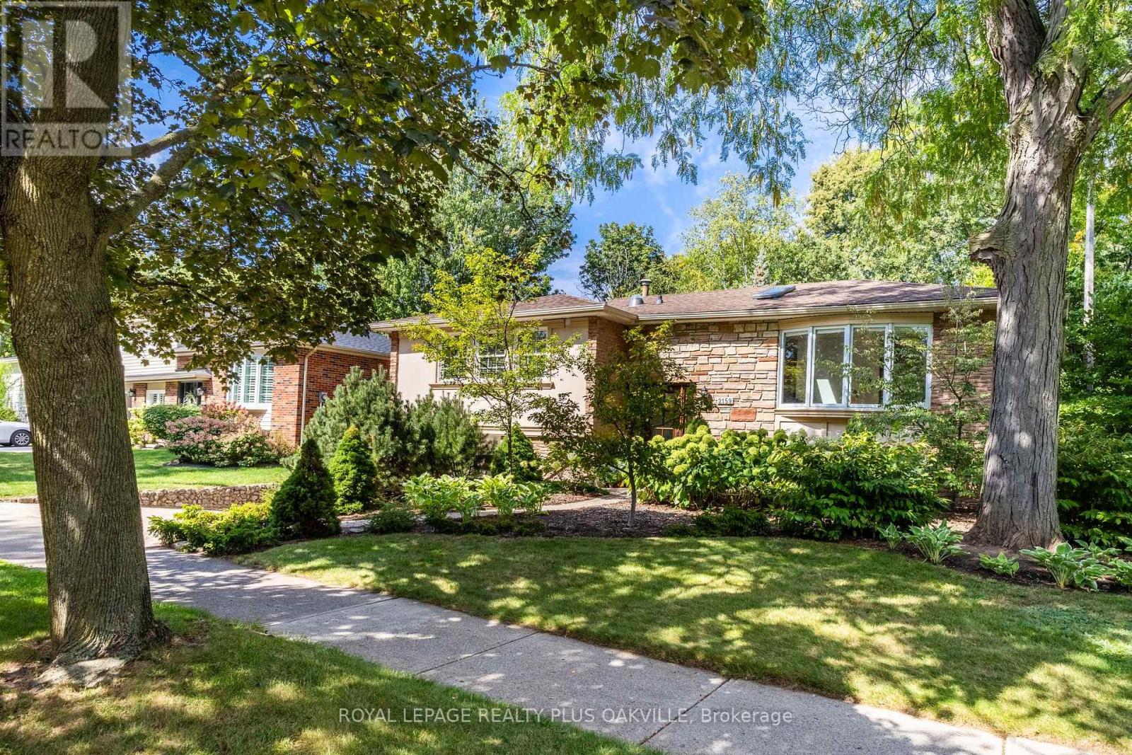 2159 Hixon Street, Oakville, Ontario  L6L 1T5 - Photo 2 - W12423126