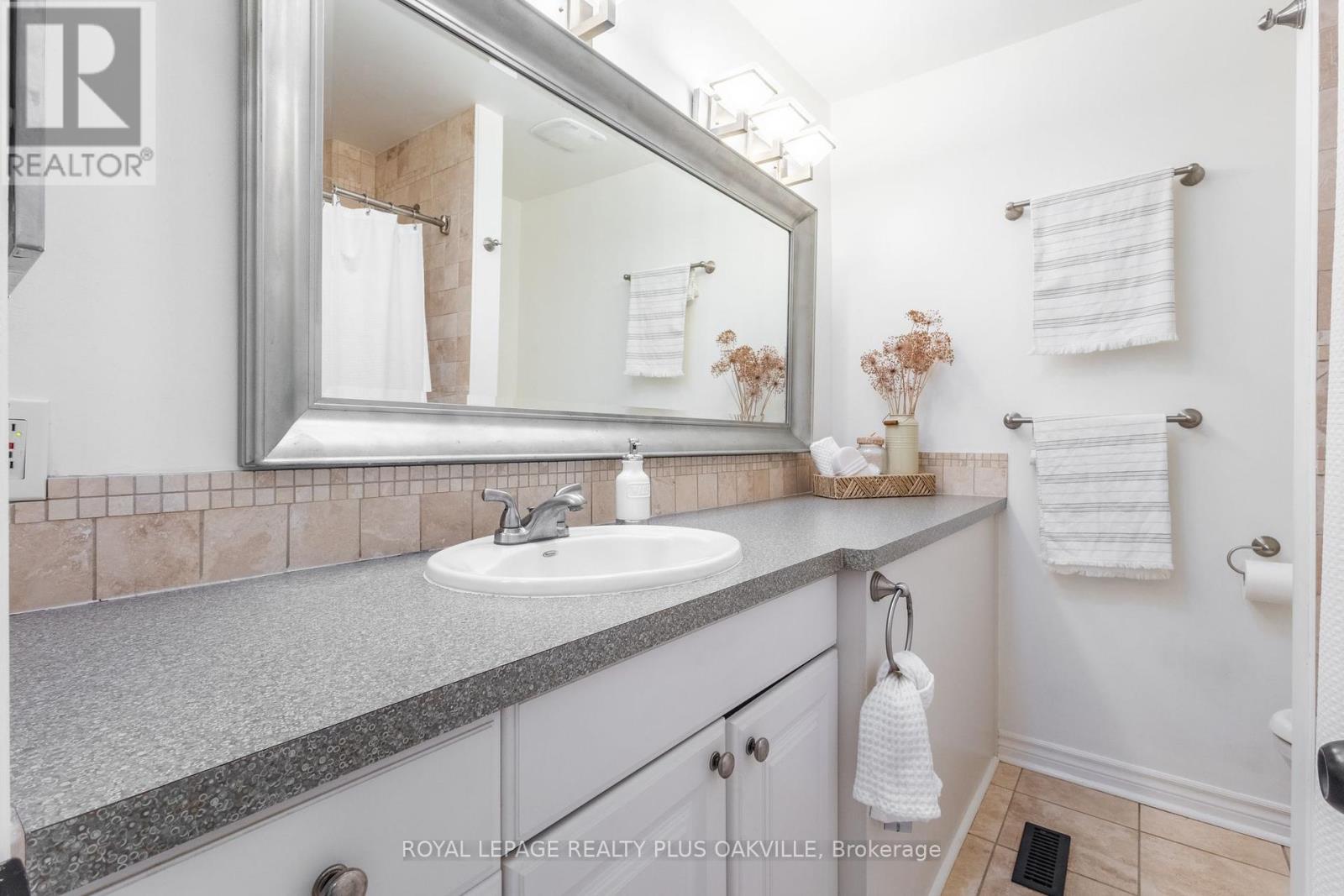 2159 Hixon Street, Oakville, Ontario  L6L 1T5 - Photo 25 - W12423126