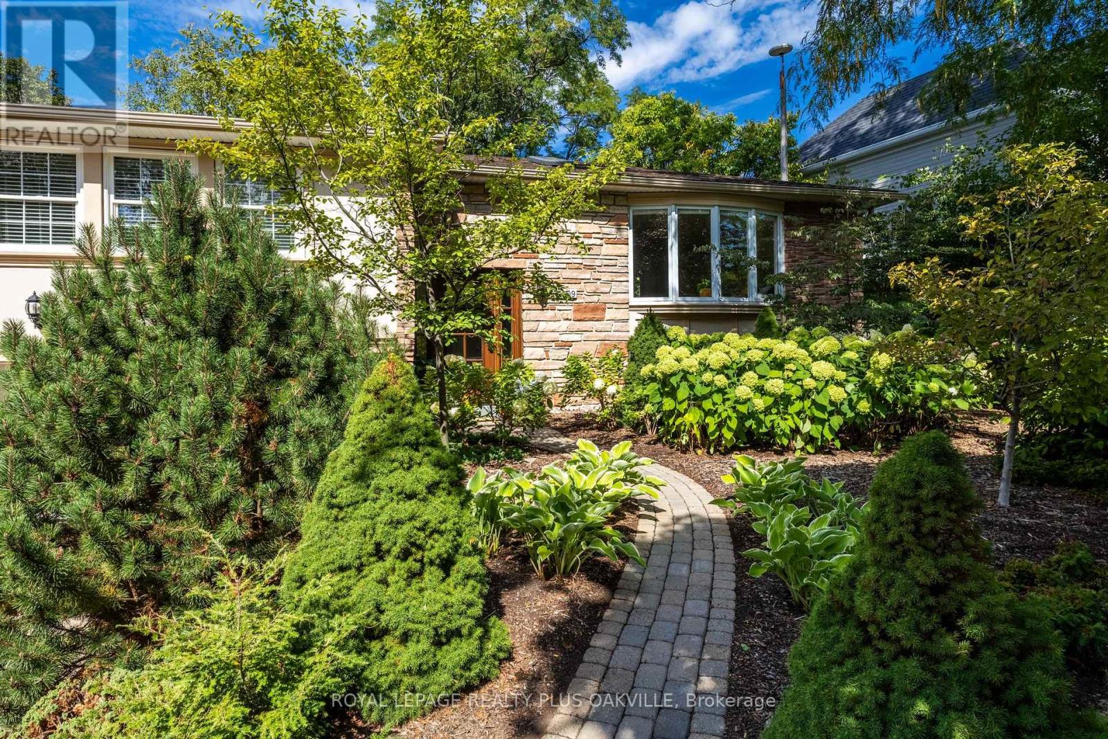 2159 Hixon Street, Oakville, Ontario  L6L 1T5 - Photo 5 - W12423126