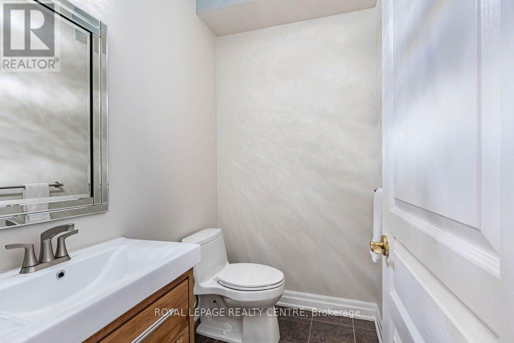 35 Compass Way, Mississauga (Port Credit), Ontario  L5G 4T8 - Photo 16 - W12423134