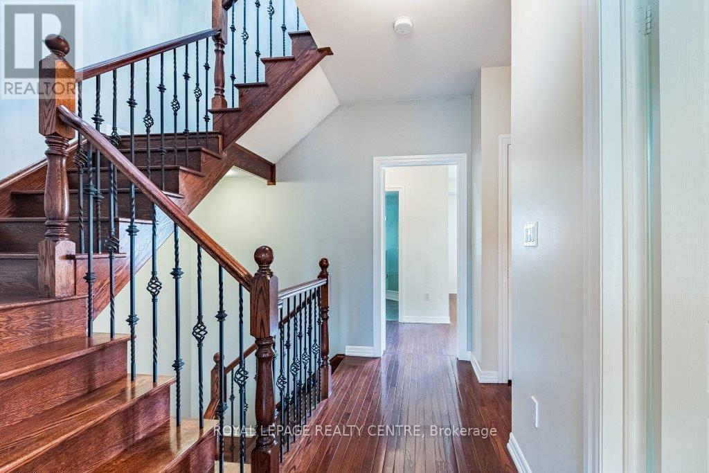 35 Compass Way, Mississauga (Port Credit), Ontario  L5G 4T8 - Photo 17 - W12423134