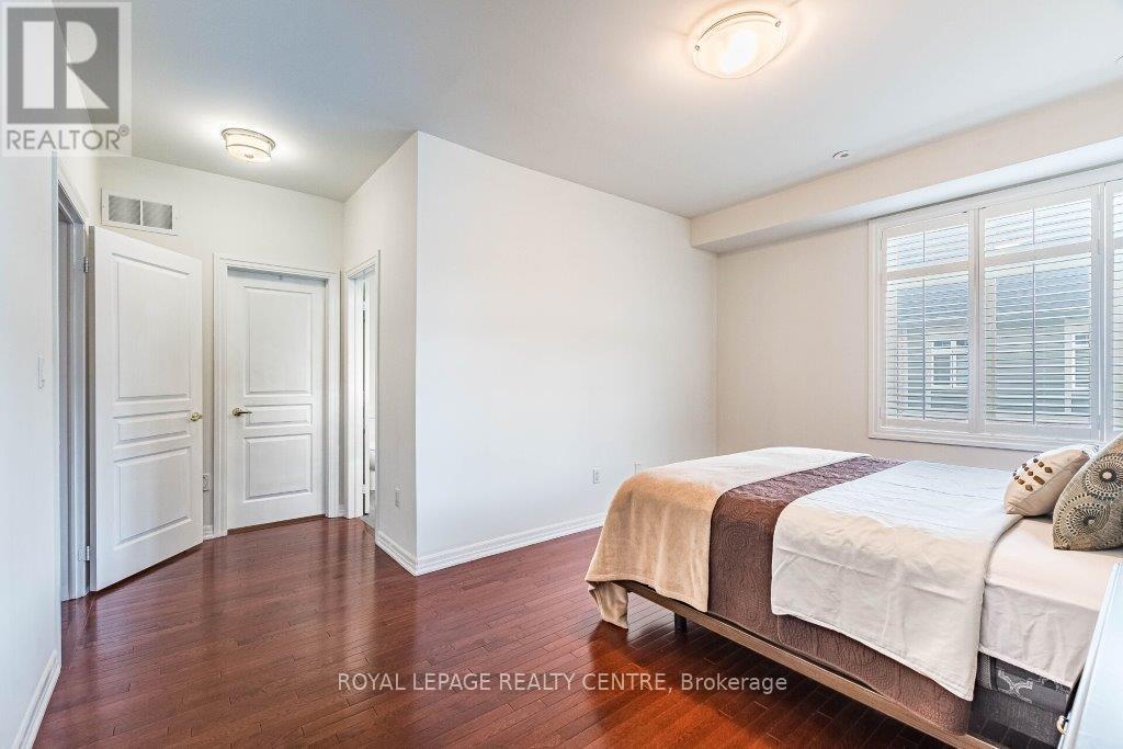 35 Compass Way, Mississauga (Port Credit), Ontario  L5G 4T8 - Photo 19 - W12423134