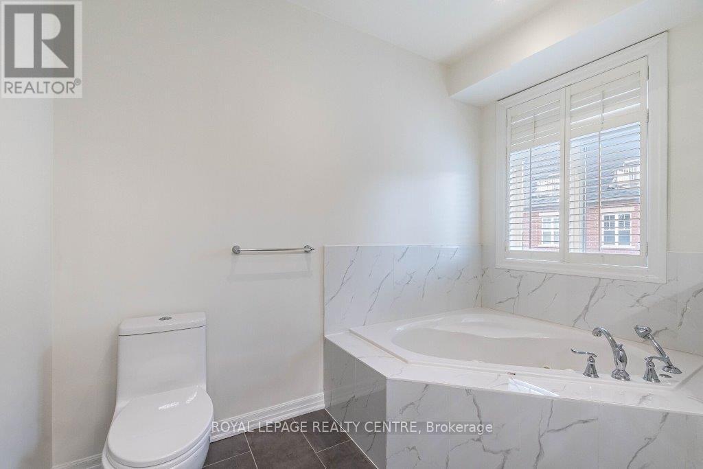 35 Compass Way, Mississauga (Port Credit), Ontario  L5G 4T8 - Photo 21 - W12423134