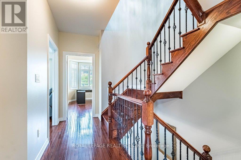 35 Compass Way, Mississauga (Port Credit), Ontario  L5G 4T8 - Photo 23 - W12423134