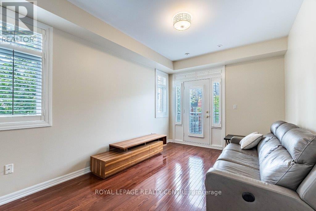 35 Compass Way, Mississauga (Port Credit), Ontario  L5G 4T8 - Photo 24 - W12423134