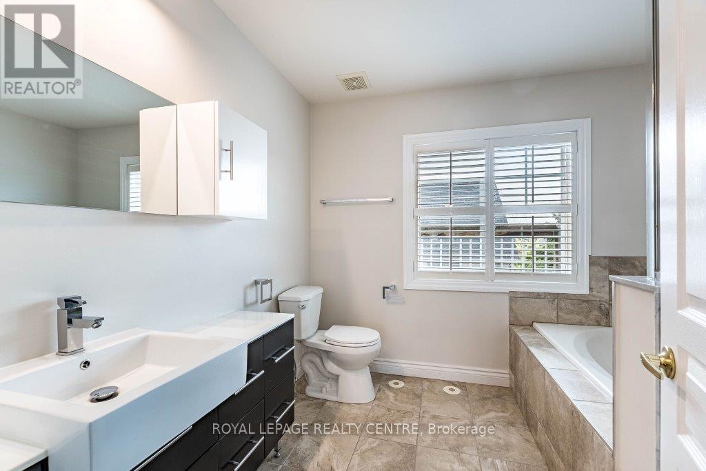 35 Compass Way, Mississauga (Port Credit), Ontario  L5G 4T8 - Photo 34 - W12423134