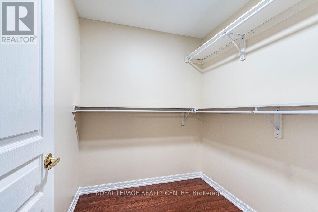 35 Compass Way, Mississauga (Port Credit), Ontario  L5G 4T8 - Photo 37 - W12423134