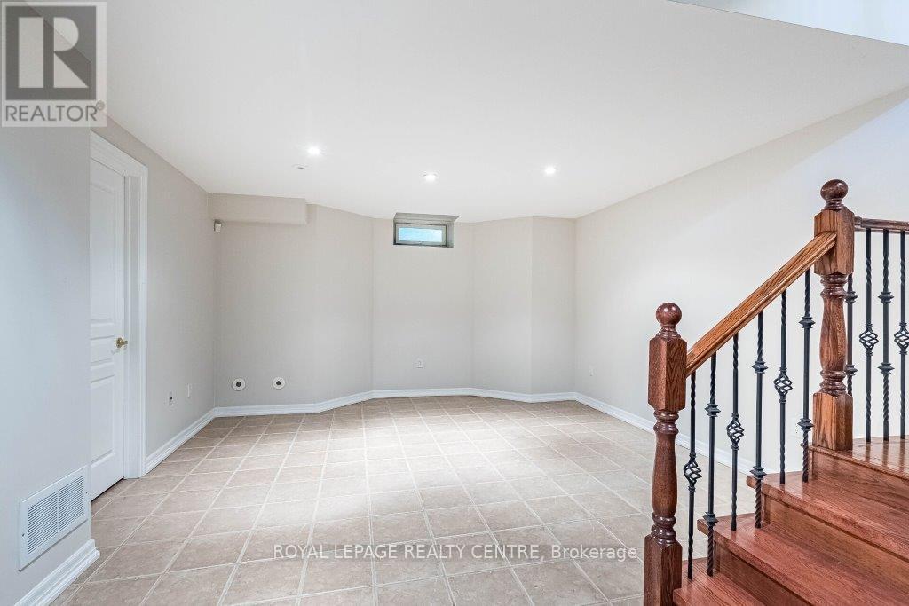 35 Compass Way, Mississauga (Port Credit), Ontario  L5G 4T8 - Photo 38 - W12423134