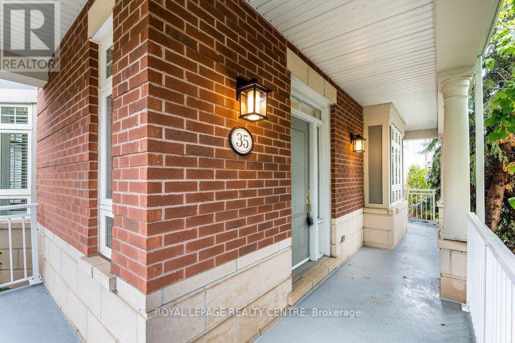 35 Compass Way, Mississauga (Port Credit), Ontario  L5G 4T8 - Photo 4 - W12423134