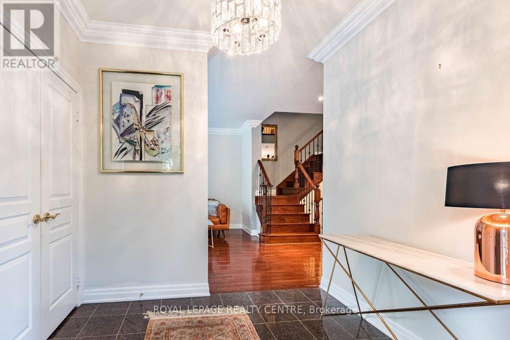 35 Compass Way, Mississauga (Port Credit), Ontario  L5G 4T8 - Photo 5 - W12423134