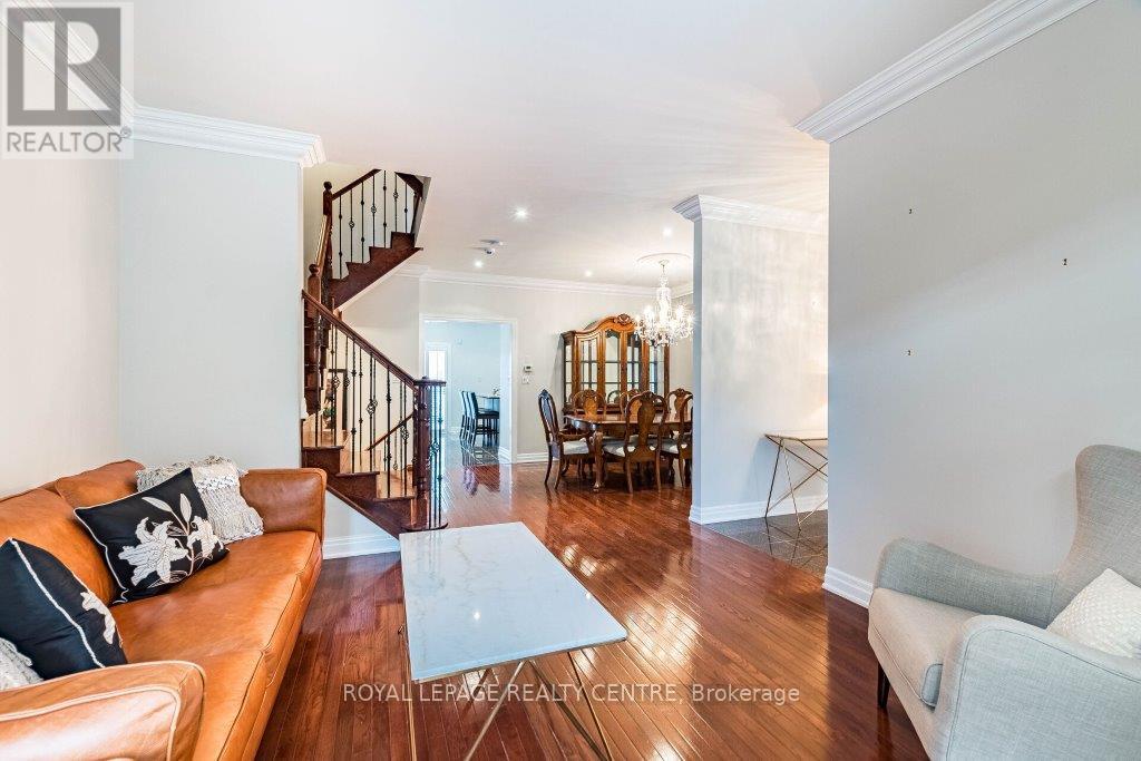 35 Compass Way, Mississauga (Port Credit), Ontario  L5G 4T8 - Photo 8 - W12423134