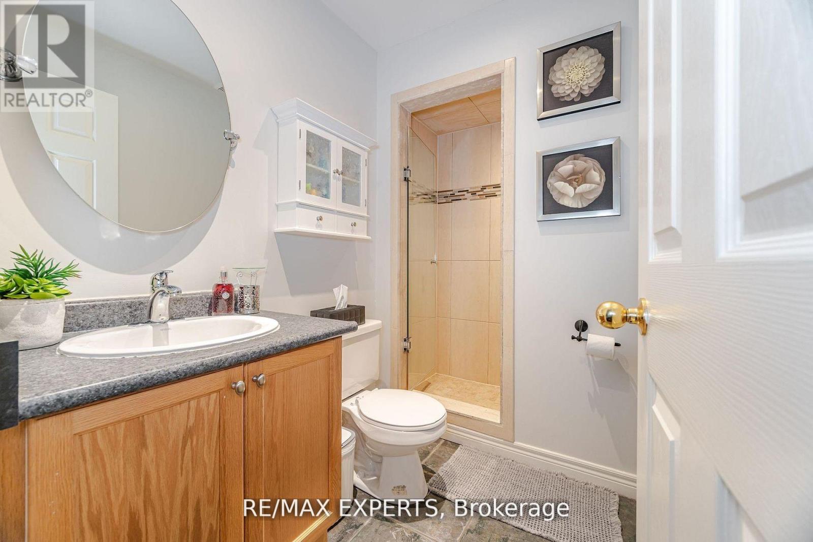 5 Leamster Trail, Caledon, Ontario  L7C 1G9 - Photo 12 - W12423148