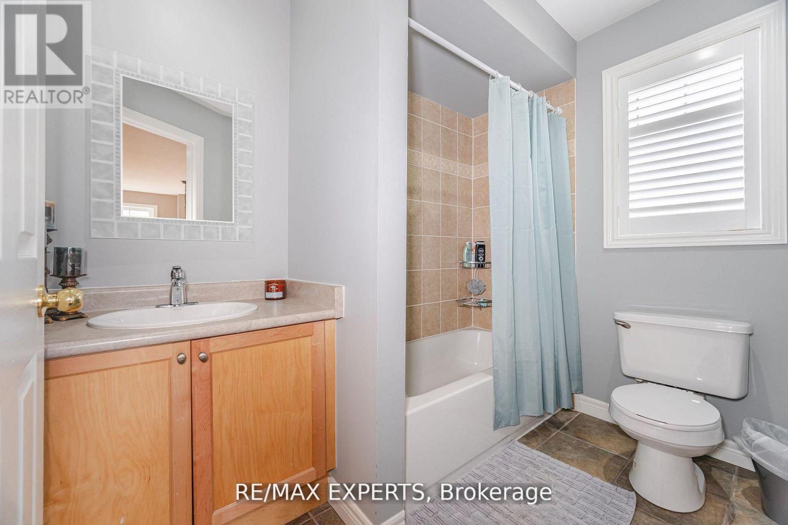 5 Leamster Trail, Caledon, Ontario  L7C 1G9 - Photo 18 - W12423148