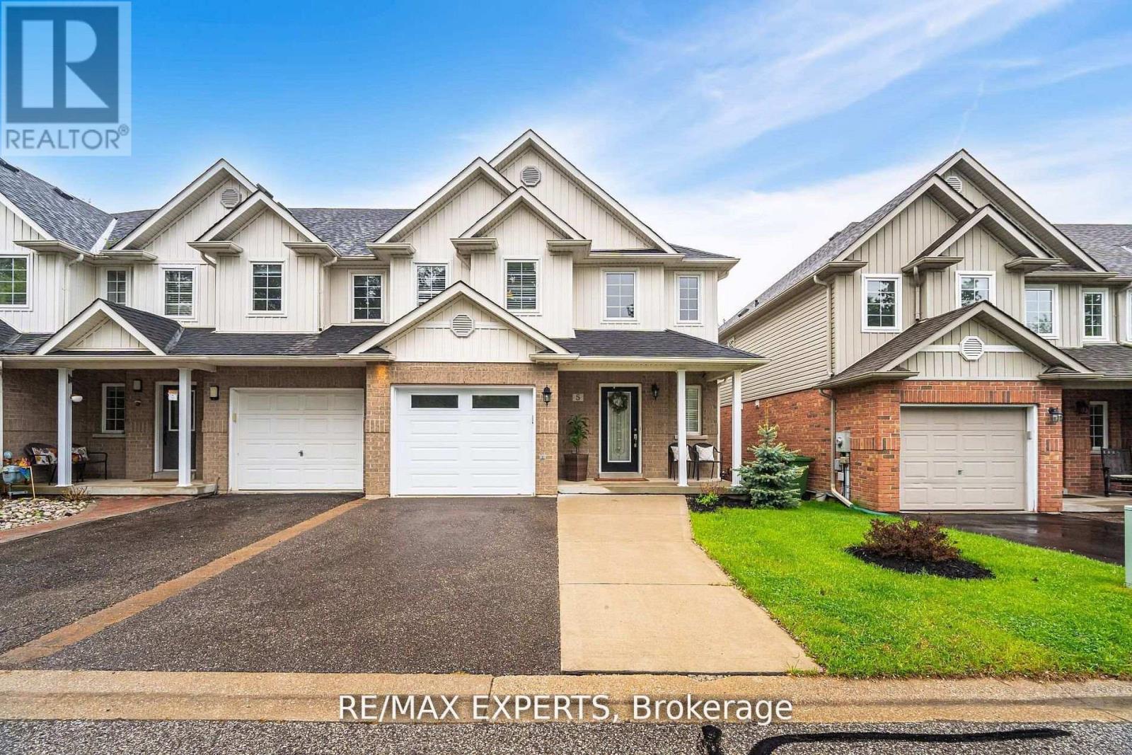 5 Leamster Trail, Caledon, Ontario  L7C 1G9 - Photo 2 - W12423148