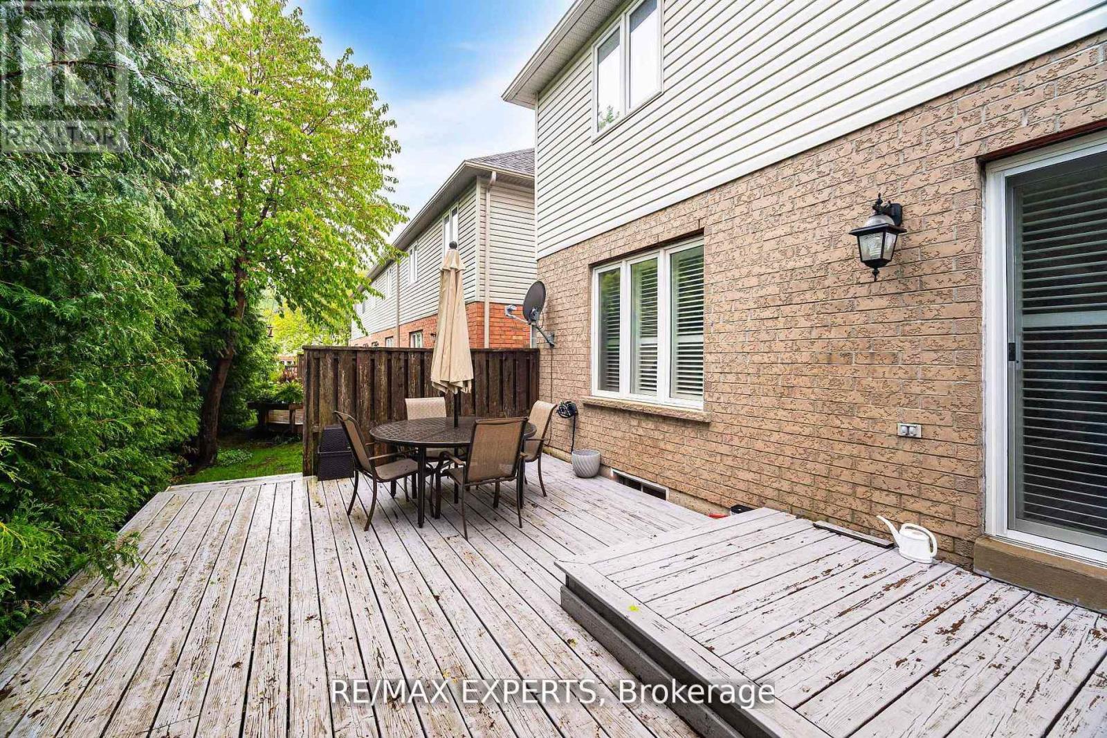 5 Leamster Trail, Caledon, Ontario  L7C 1G9 - Photo 21 - W12423148