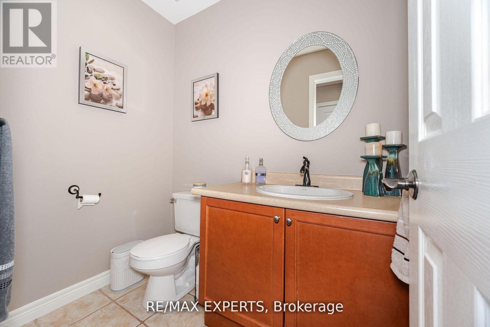 5 Leamster Trail, Caledon, Ontario  L7C 1G9 - Photo 6 - W12423148