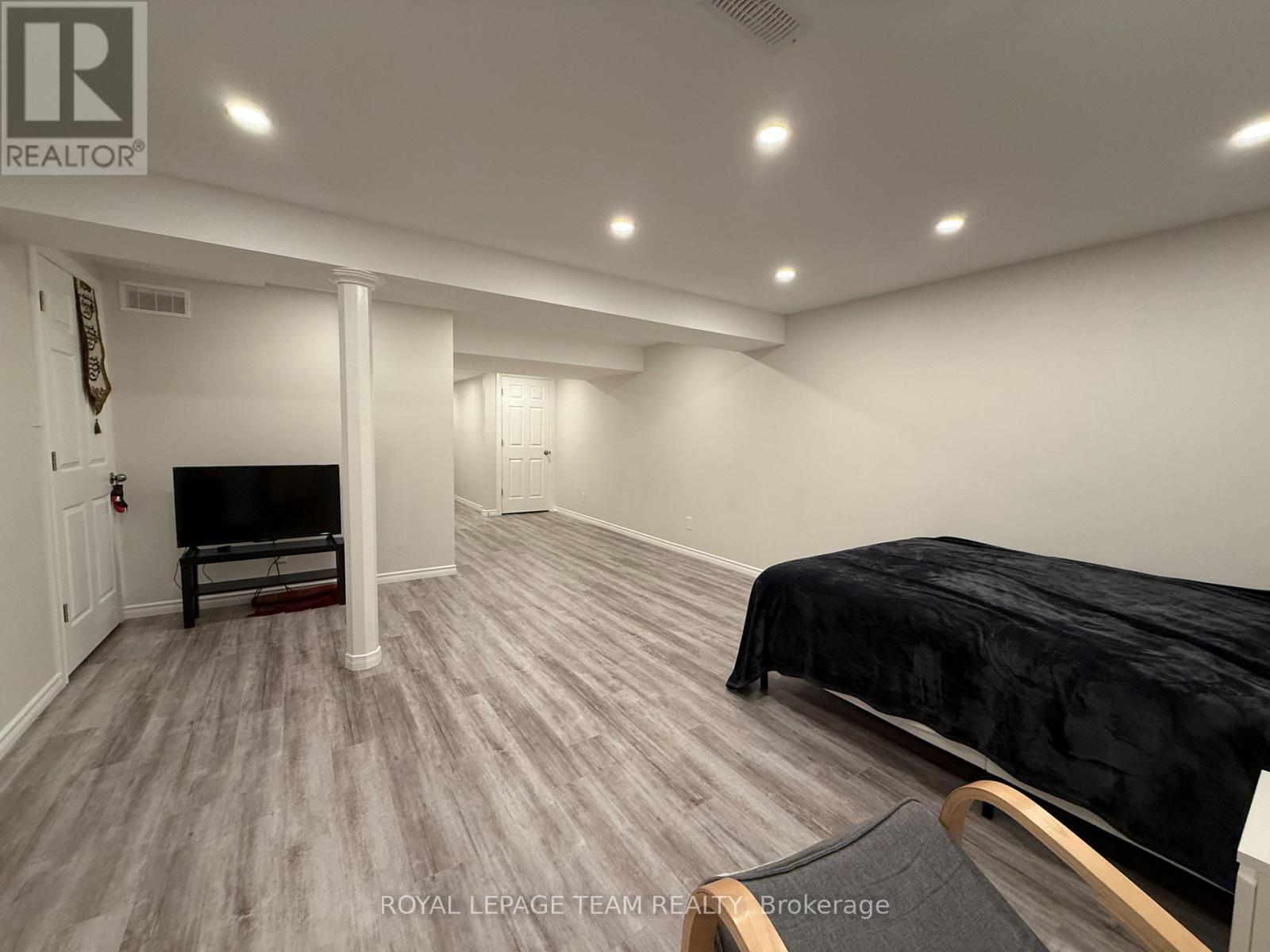 709 Megrez Way E, Ottawa, Ontario  K2J 6S9 - Photo 6 - X12386876