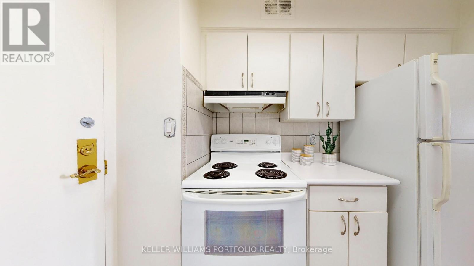 2105 - 135 Antibes Drive, Toronto, Ontario  M2R 2Z1 - Photo 11 - C12423218