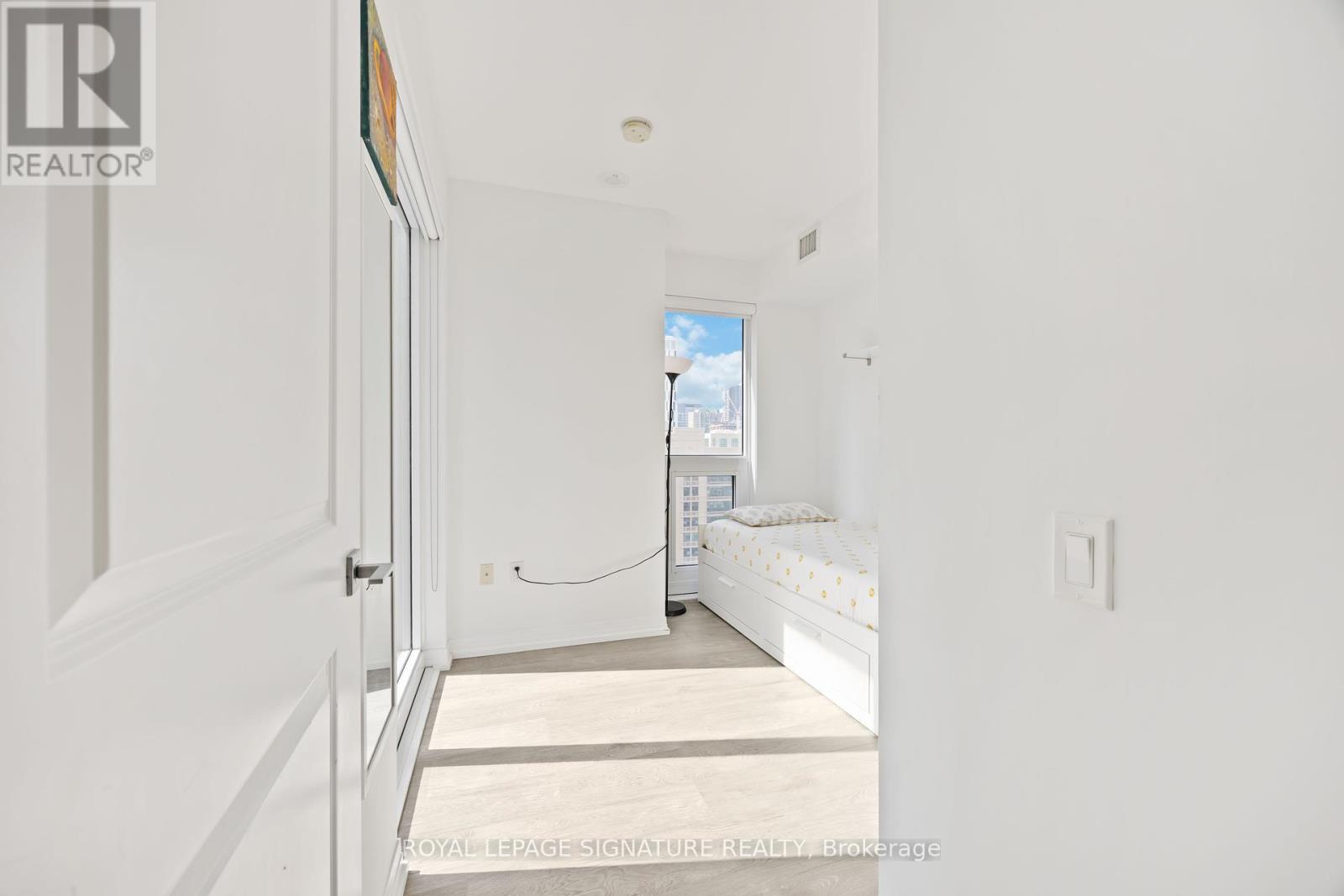 1725 - 251 Jarvis Street, Toronto (Moss Park), Ontario  M5B 0C3 - Photo 24 - C12423229