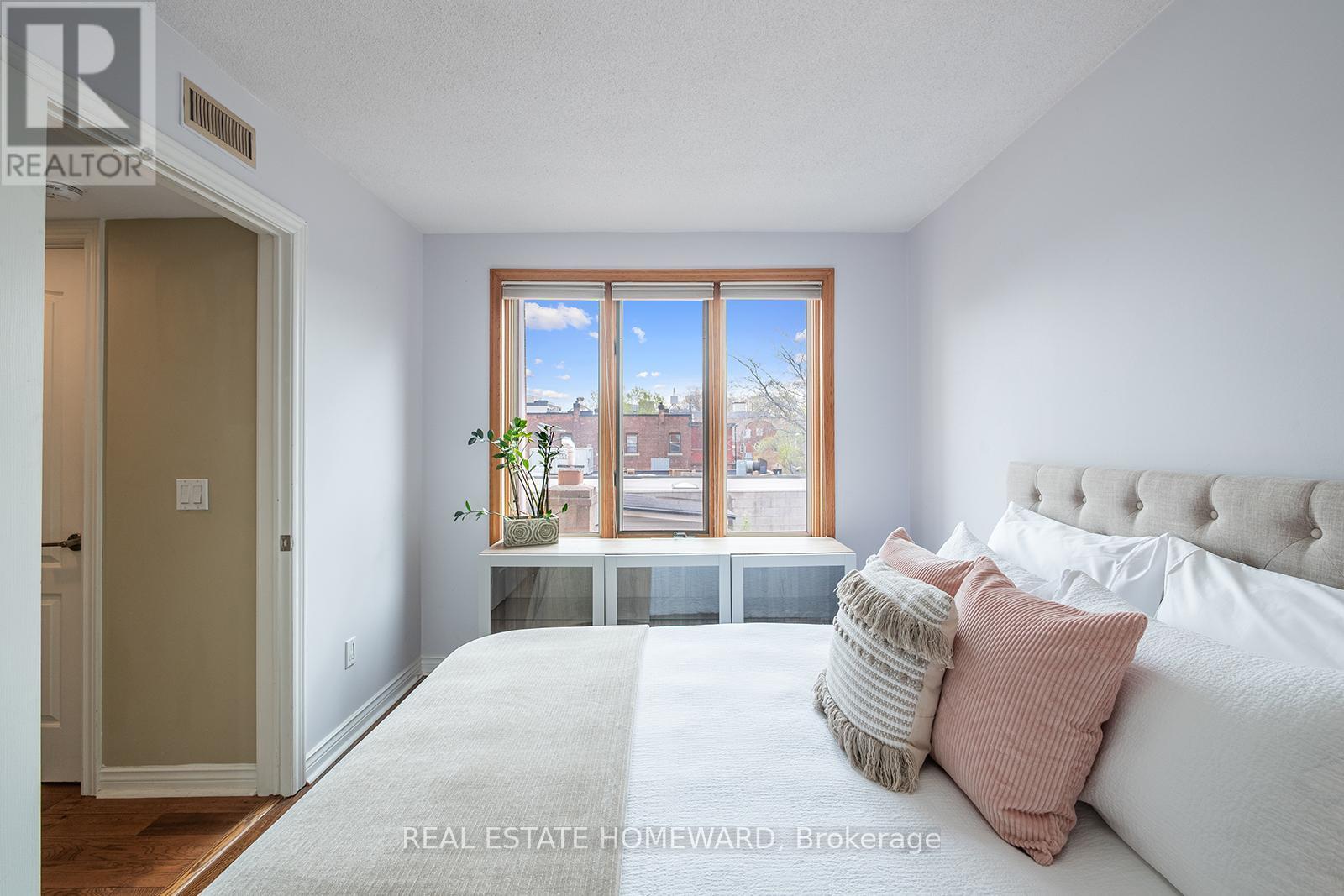 301 - 1941 Queen Street E, Toronto, Ontario  M4L 1H7 - Photo 13 - E12423215