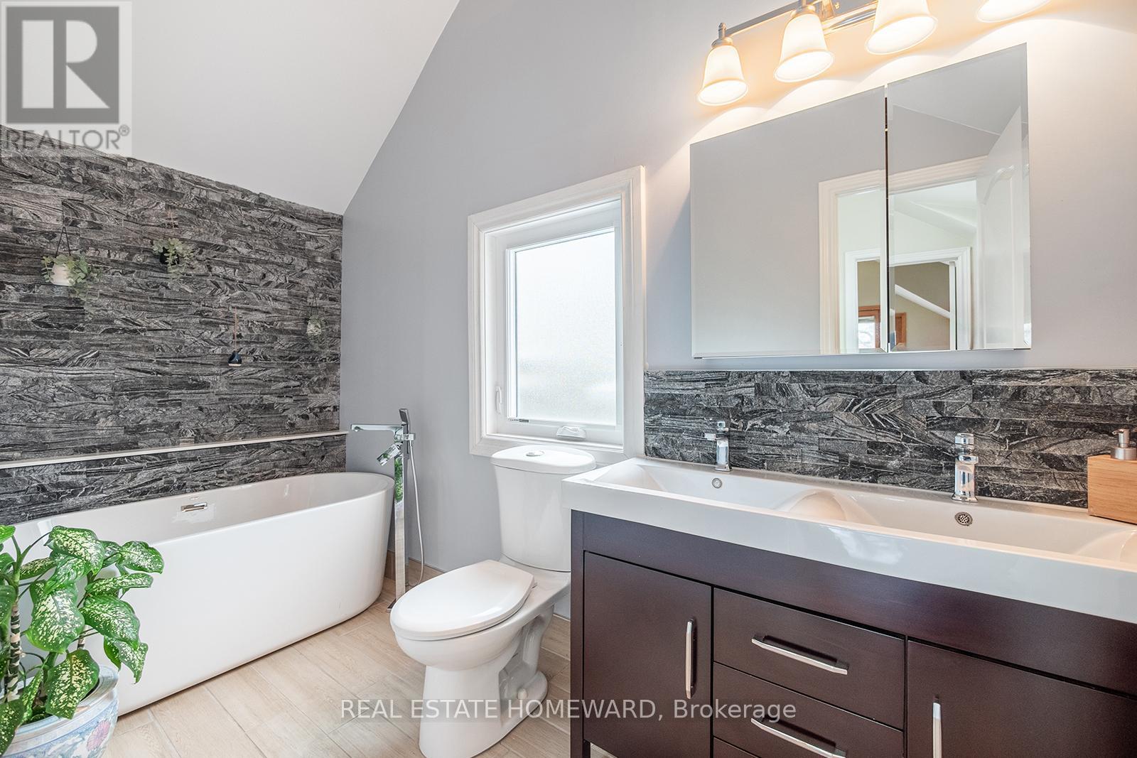 301 - 1941 Queen Street E, Toronto, Ontario  M4L 1H7 - Photo 19 - E12423215
