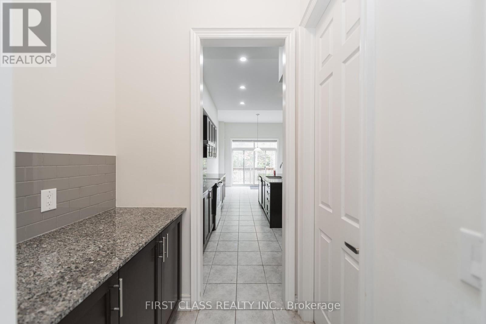 38 Beaverdams Drive, Whitby, Ontario  L1P 0C7 - Photo 6 - E12423278