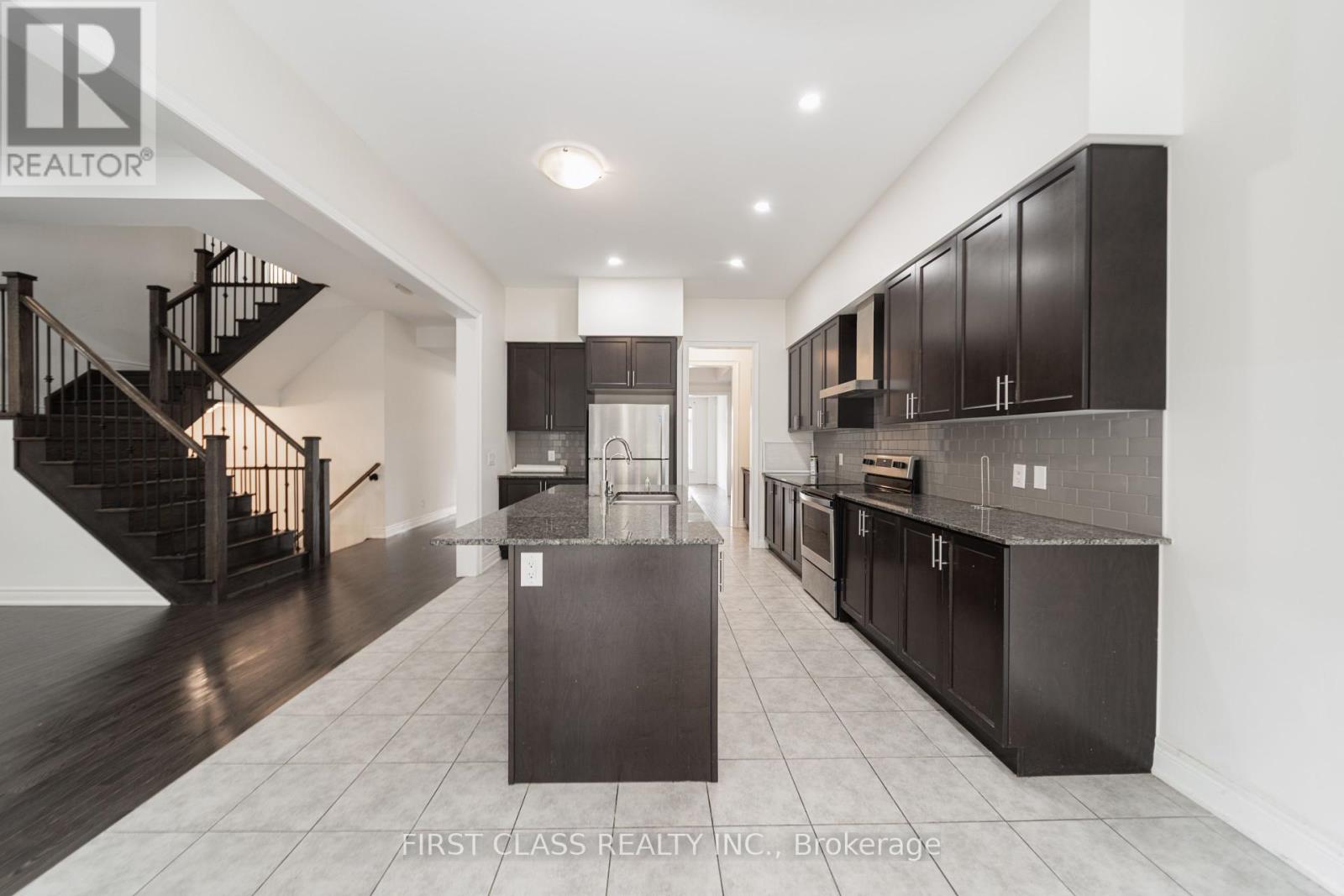 38 Beaverdams Drive, Whitby, Ontario  L1P 0C7 - Photo 8 - E12423278