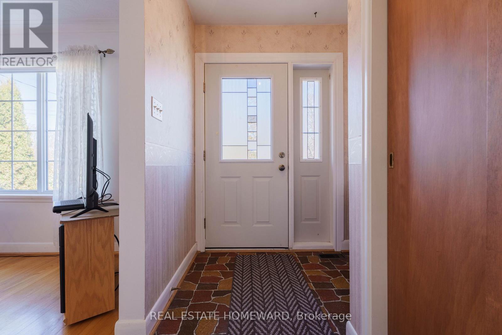 3 Chestermere Boulevard, Toronto, Ontario  M1J 2X5 - Photo 4 - E12423285