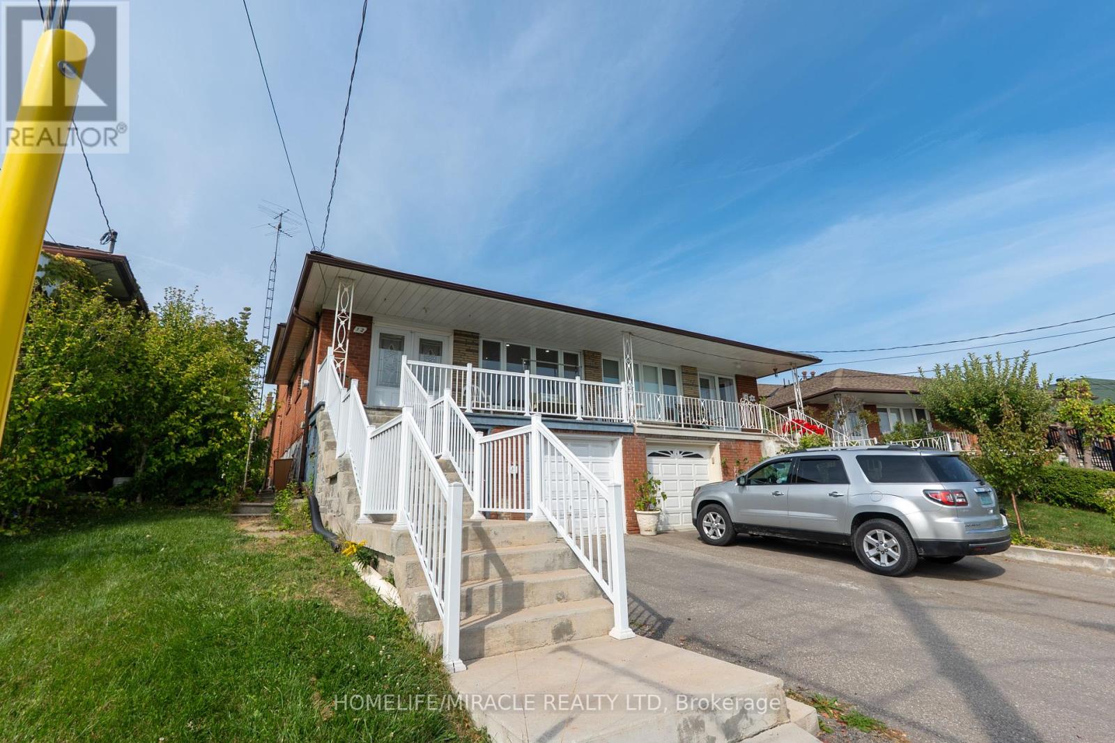 12 Brubeck Road, Toronto, Ontario  M9M 1W7 - Photo 2 - W12421675