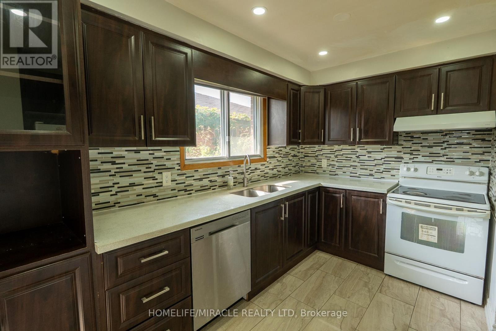 12 Brubeck Road, Toronto, Ontario  M9M 1W7 - Photo 37 - W12421675