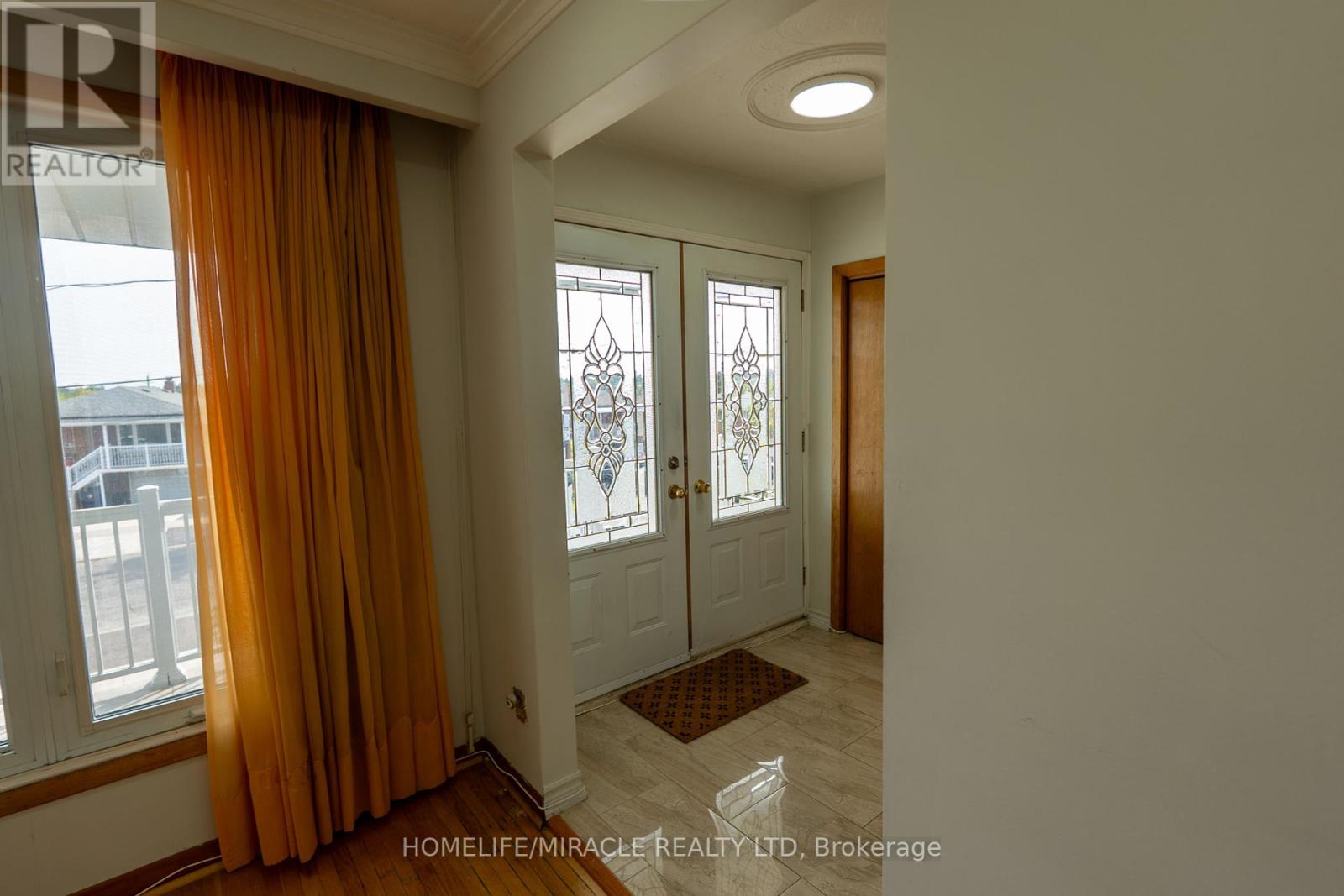 12 Brubeck Road, Toronto, Ontario  M9M 1W7 - Photo 4 - W12421675